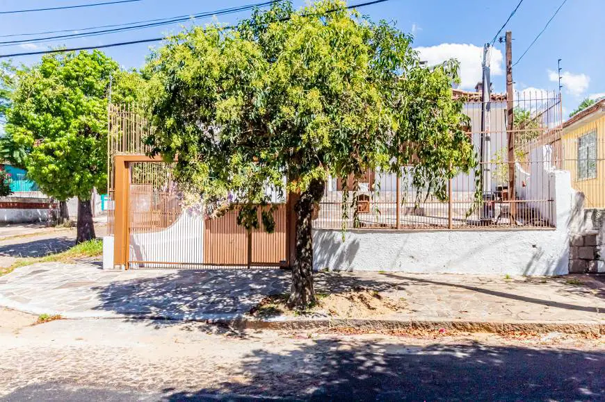Foto 3 de Casa com 3 Quartos para alugar, 176m² em Vila Ipiranga, Porto Alegre