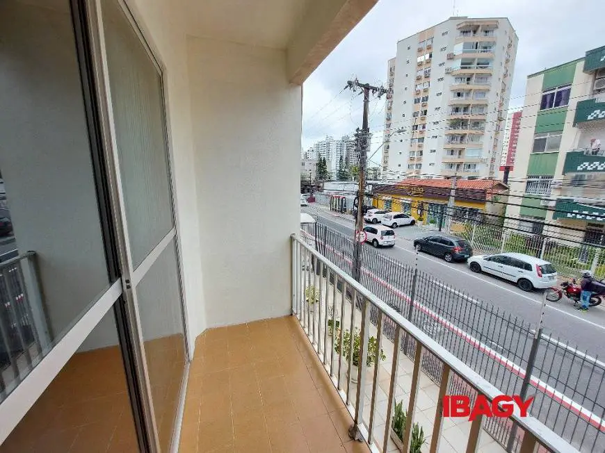 Foto 4 de Apartamento com 2 Quartos para alugar, 60m² em Kobrasol, São José