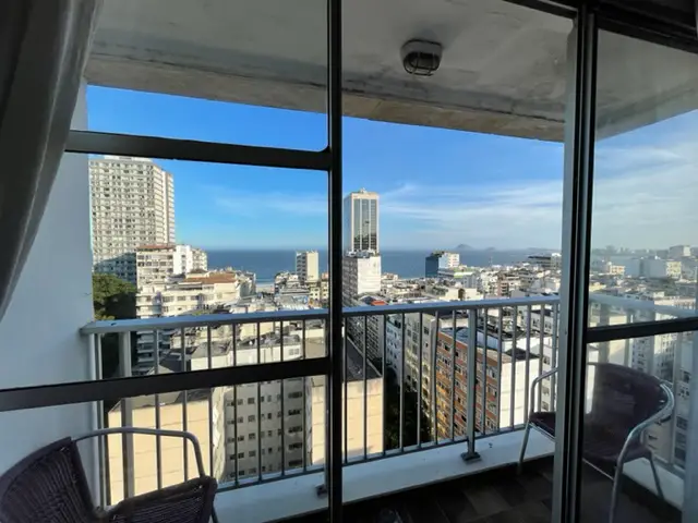Foto 4 de Apartamento com 2 Quartos para alugar, 80m² em Leme, Rio de Janeiro
