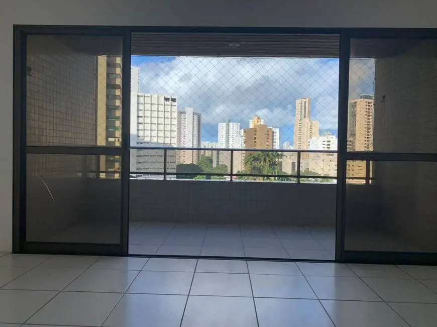 Foto 5 de Apartamento com 4 Quartos à venda, 200m² em Casa Forte, Recife