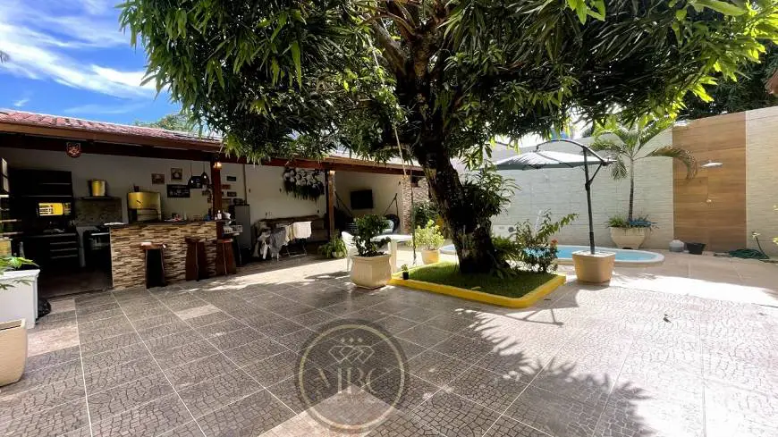 Foto 1 de Casa com 3 Quartos para venda ou aluguel, 384m² em Parque Dez de Novembro, Manaus