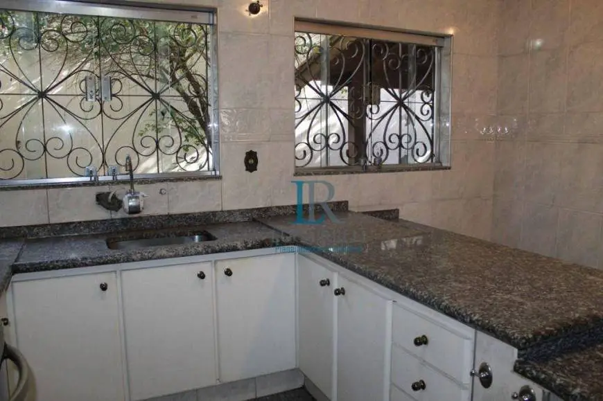 Foto 1 de Casa com 5 Quartos à venda, 220m² em Vila Osasco, Osasco