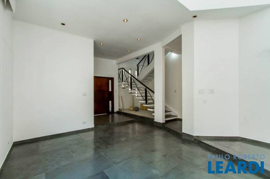 Foto 3 de Sobrado com 4 Quartos para alugar, 455m² em Pinheiros, São Paulo