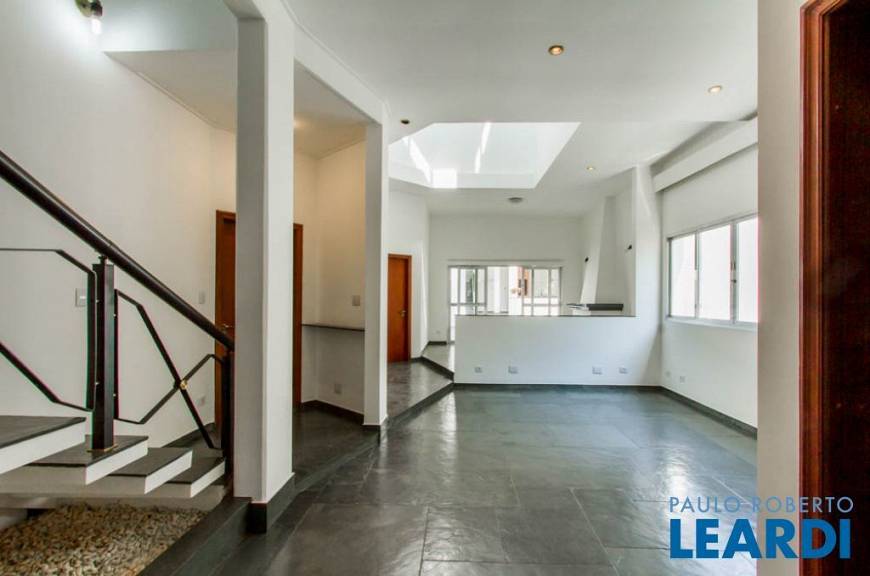 Foto 4 de Sobrado com 4 Quartos para alugar, 455m² em Pinheiros, São Paulo
