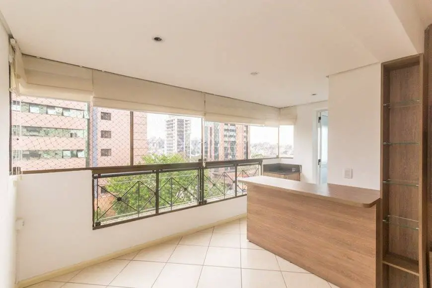 Foto 5 de Apartamento com 3 Quartos para alugar, 110m² em Auxiliadora, Porto Alegre