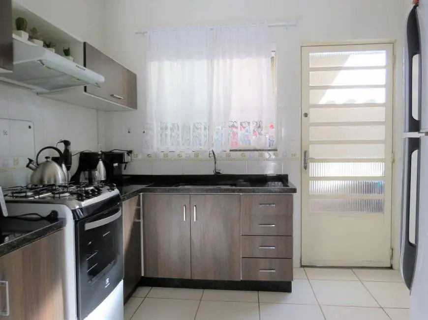 Foto 5 de Casa com 2 Quartos para venda ou aluguel, 50m² em Boa Vista, Ponta Grossa