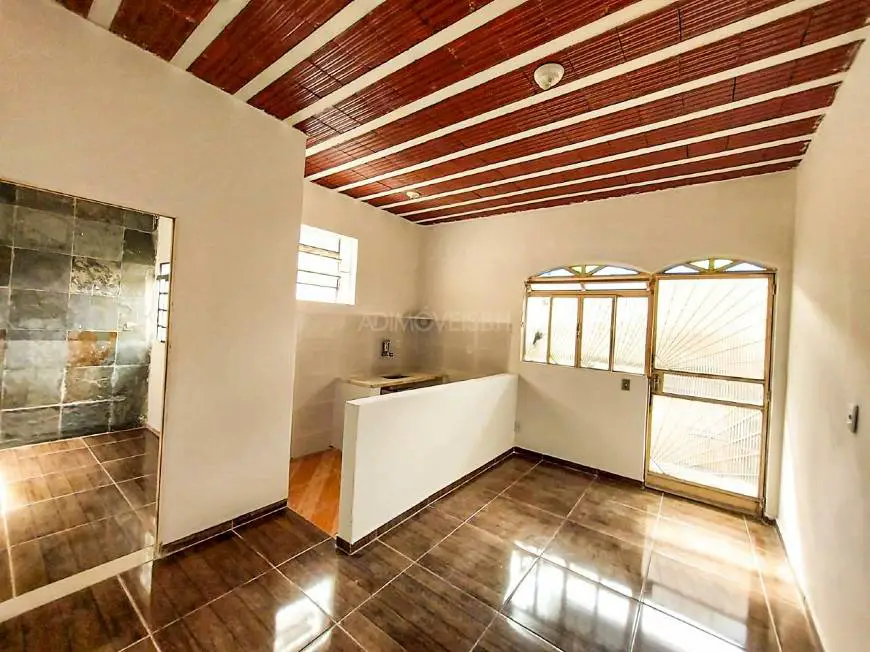 Foto 3 de Casa com 2 Quartos para alugar, 60m² em Paraíso, Belo Horizonte