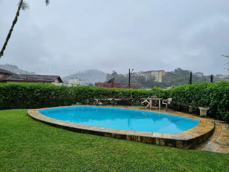 Foto 2 de Casa com 3 Quartos à venda, 170m² em Jardim Cascata, Teresópolis