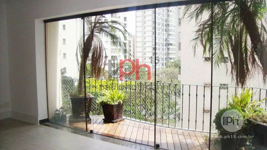 Foto 1 de Apartamento com 3 Quartos para alugar, 143m² em Vila Nova Conceição, São Paulo