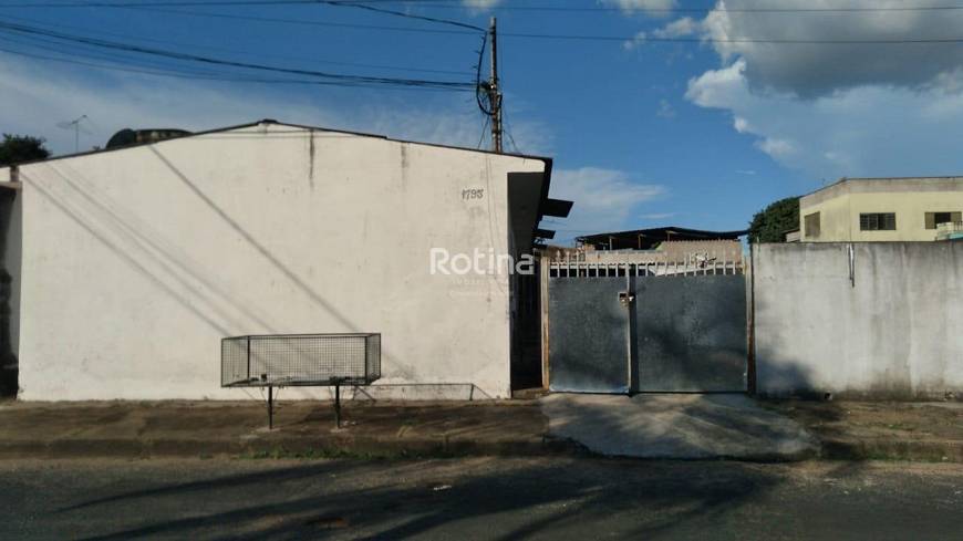 Foto 1 de Casa com 2 Quartos para alugar, 40m² em Tibery, Uberlândia