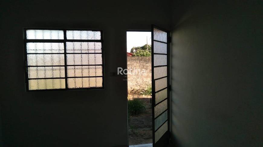 Foto 2 de Casa com 2 Quartos para alugar, 40m² em Tibery, Uberlândia