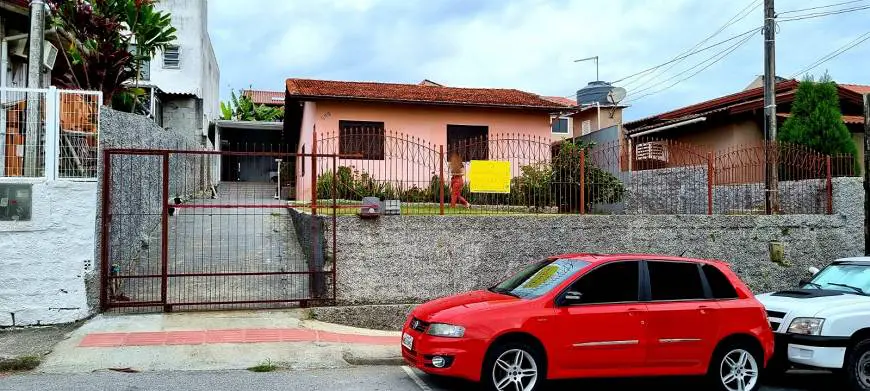 Foto 1 de Casa com 3 Quartos à venda, 100m² em Barreiros, São José