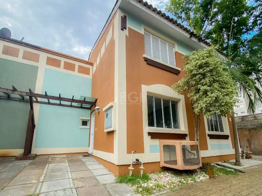 Foto 1 de Casa com 3 Quartos à venda, 84m² em Jardim Itú Sabará, Porto Alegre