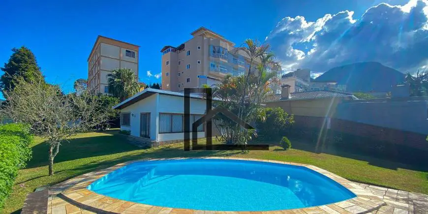 Foto 1 de Casa com 4 Quartos à venda, 252m² em Jardim Cascata, Teresópolis