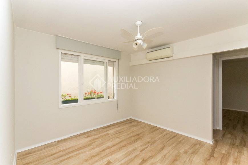 Foto 1 de Apartamento com 1 Quarto para alugar, 47m² em Passo da Areia, Porto Alegre