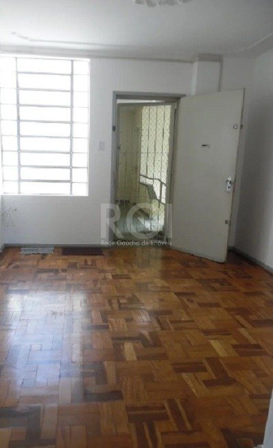 Foto 2 de Apartamento com 2 Quartos à venda, 51m² em Passo da Areia, Porto Alegre