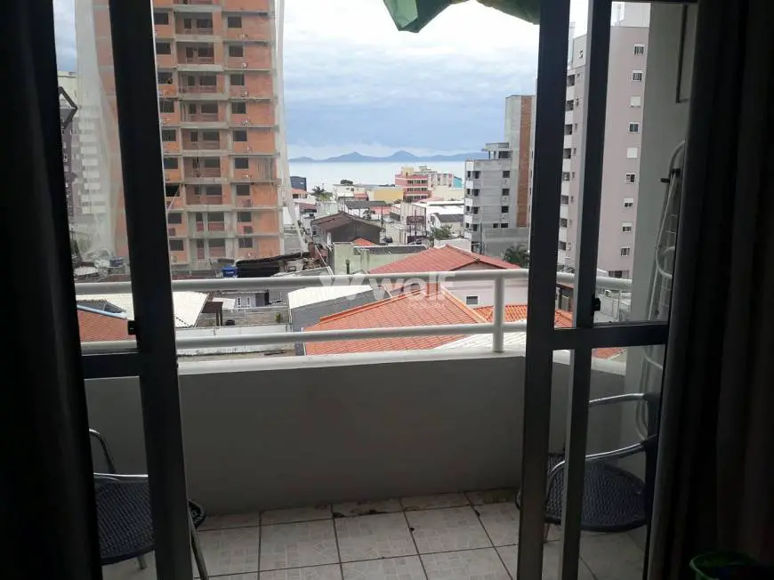 Foto 3 de Apartamento com 1 Quarto à venda, 54m² em Barreiros, São José