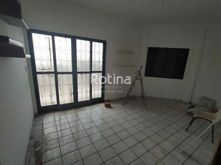 Foto 2 de Apartamento com 1 Quarto para alugar, 30m² em Segismundo Pereira, Uberlândia