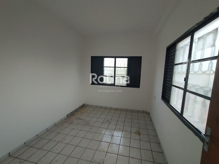 Foto 4 de Apartamento com 1 Quarto para alugar, 30m² em Segismundo Pereira, Uberlândia