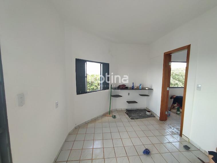 Foto 2 de Apartamento com 2 Quartos para alugar, 40m² em Segismundo Pereira, Uberlândia