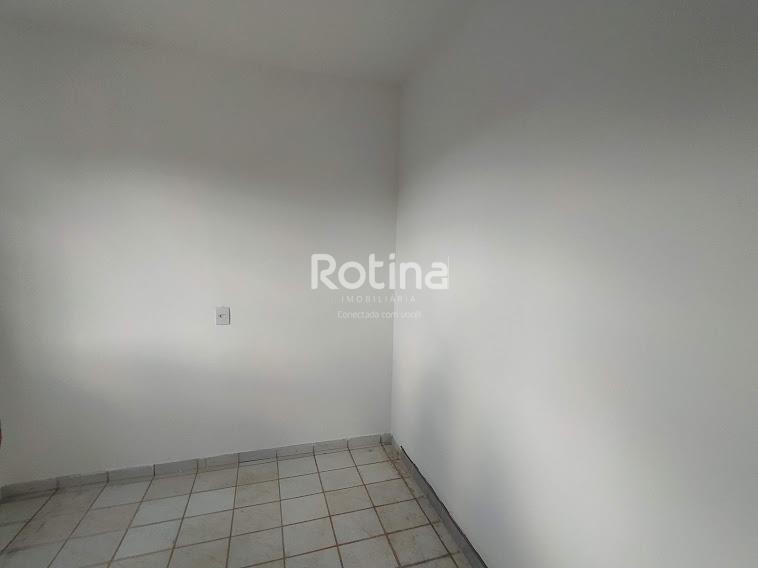 Foto 4 de Apartamento com 2 Quartos para alugar, 40m² em Segismundo Pereira, Uberlândia