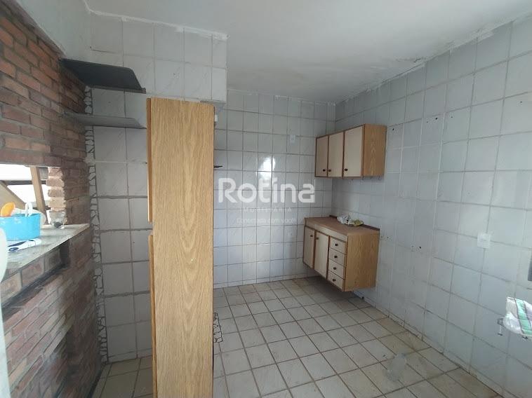Foto 5 de Apartamento com 2 Quartos para alugar, 40m² em Segismundo Pereira, Uberlândia
