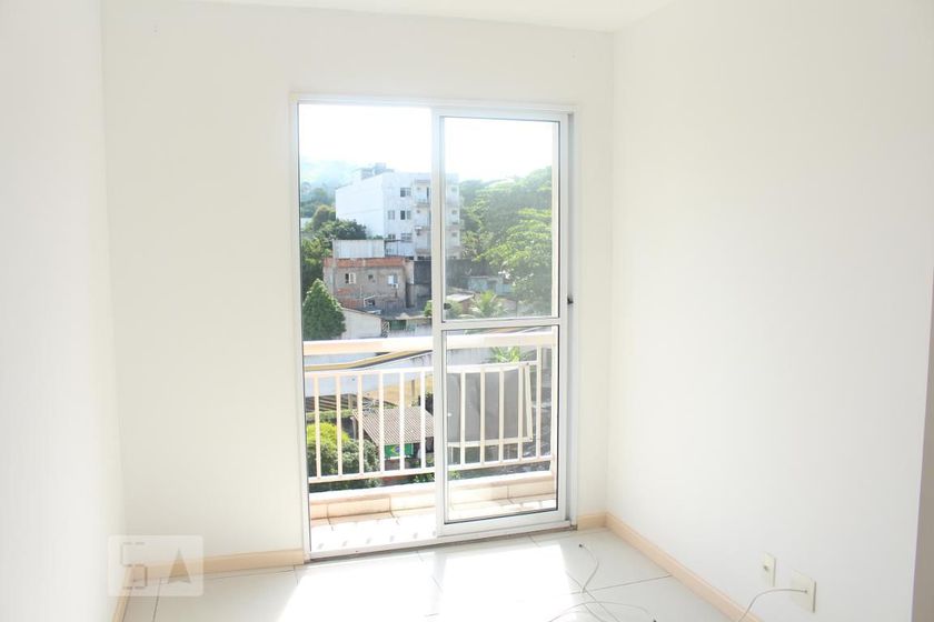 Foto 1 de Apartamento com 2 Quartos para alugar, 48m² em Taquara, Rio de Janeiro