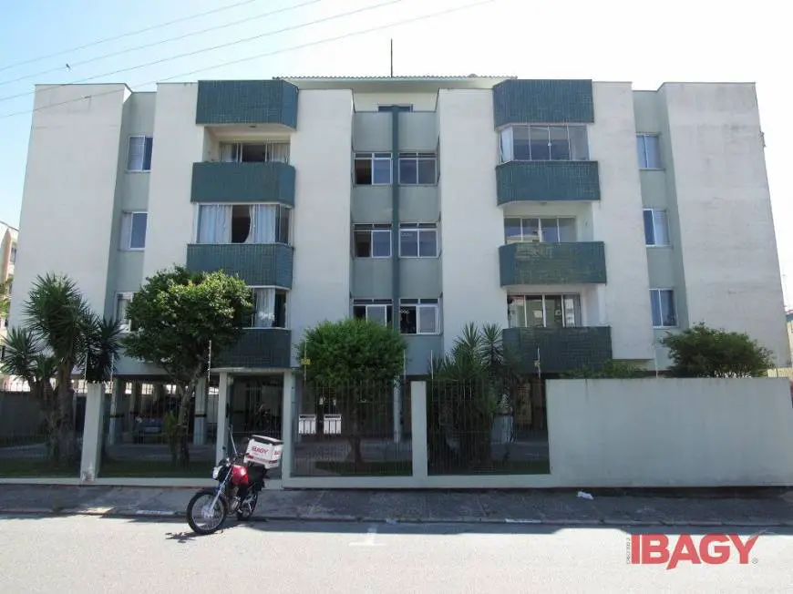 Foto 1 de Apartamento com 3 Quartos para alugar, 91m² em Estreito, Florianópolis