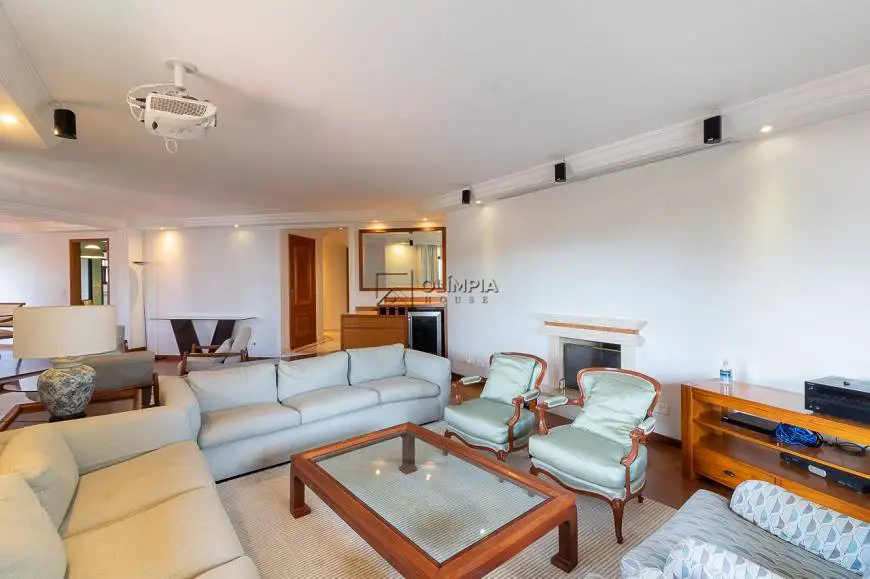 Foto 3 de Apartamento com 4 Quartos para alugar, 250m² em Moema, São Paulo