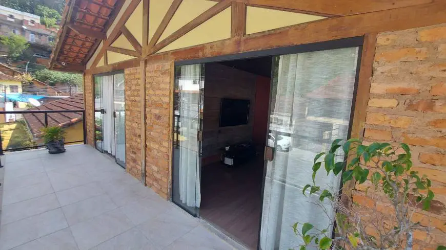 Foto 1 de Casa com 3 Quartos à venda, 150m² em Paineira, Teresópolis