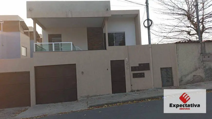 Foto 1 de Casa com 4 Quartos para alugar, 150m² em Candelaria, Belo Horizonte