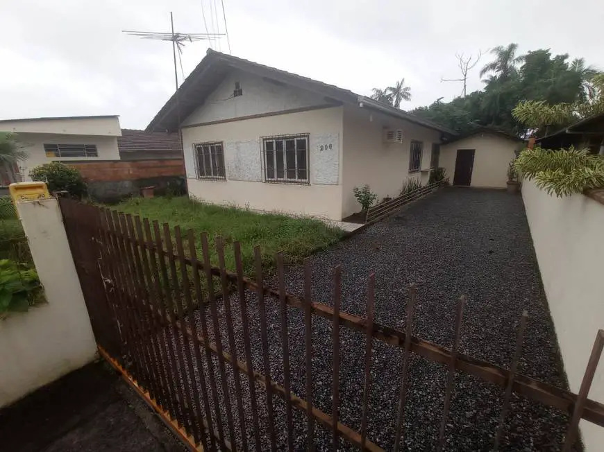 Foto 1 de Casa com 4 Quartos para alugar, 185m² em Vila Nova, Joinville