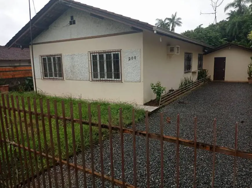 Foto 2 de Casa com 4 Quartos para alugar, 185m² em Vila Nova, Joinville