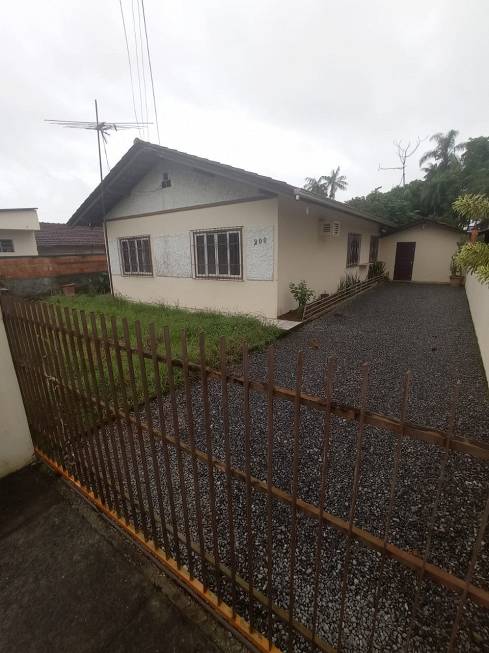 Foto 3 de Casa com 4 Quartos para alugar, 185m² em Vila Nova, Joinville