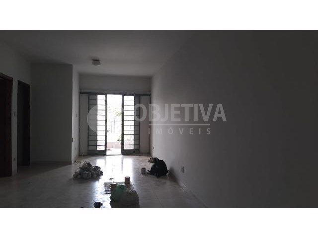 Foto 1 de Apartamento com 3 Quartos para alugar, 65m² em Daniel Fonseca, Uberlândia