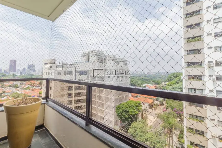 Foto 1 de Apartamento com 4 Quartos à venda, 180m² em Vila Madalena, São Paulo