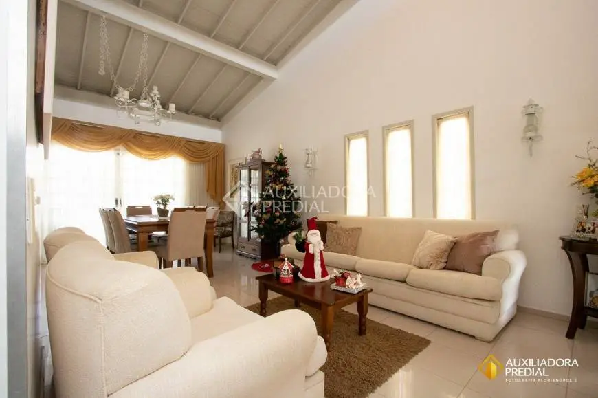 Foto 5 de Casa com 4 Quartos à venda, 220m² em Santa Mônica, Florianópolis