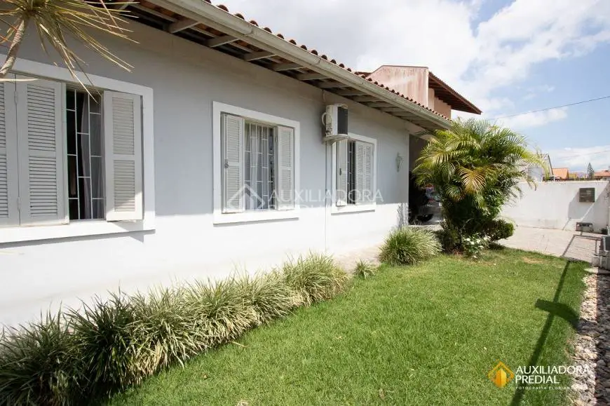 Foto 1 de Casa com 4 Quartos à venda, 220m² em Santa Mônica, Florianópolis