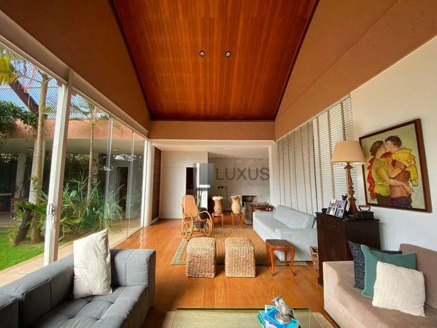 Foto 3 de Casa de Condomínio com 4 Quartos para alugar, 1600m² em Vila Castela , Nova Lima