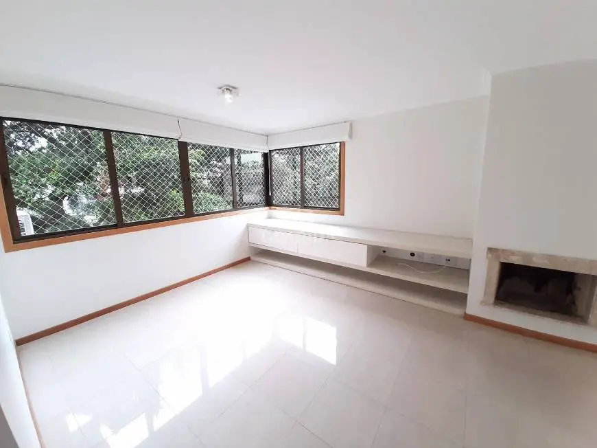 Foto 2 de Apartamento com 3 Quartos para alugar, 145m² em Auxiliadora, Porto Alegre