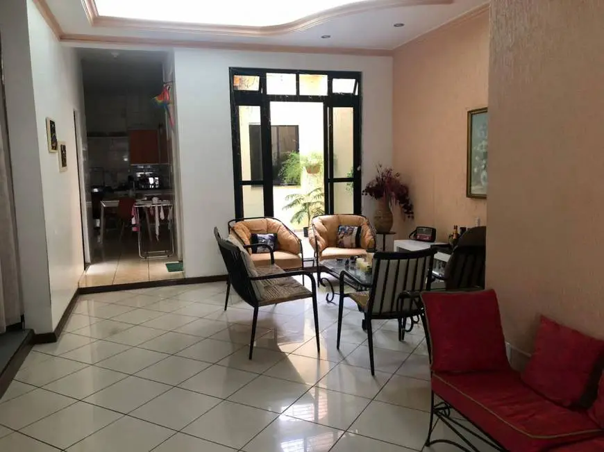 Foto 1 de Casa com 3 Quartos à venda, 254m² em Umarizal, Belém