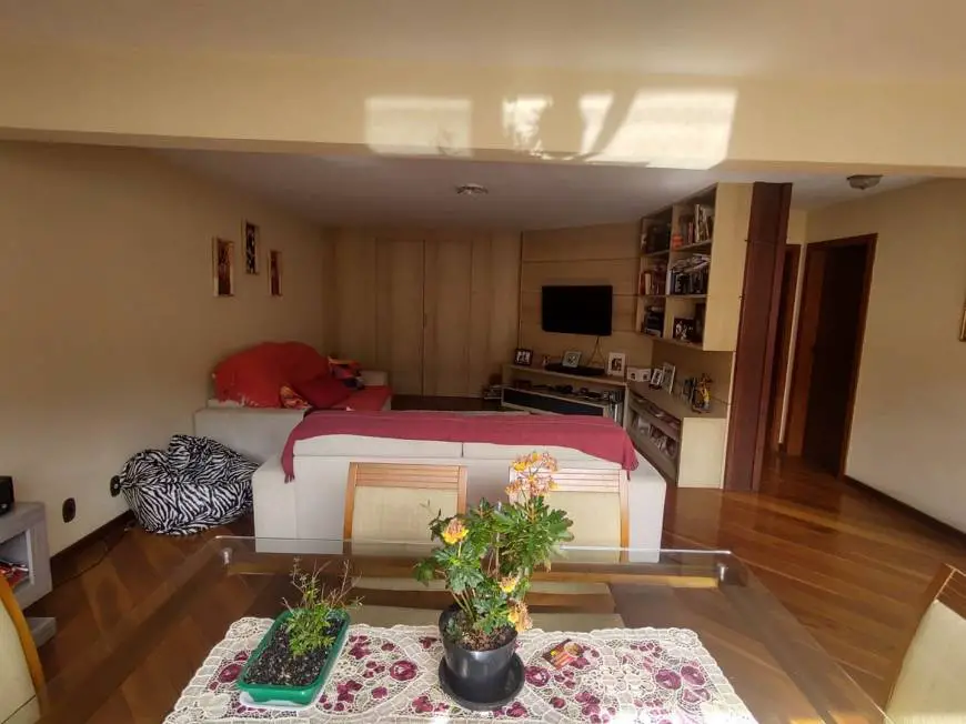 Foto 2 de Apartamento com 3 Quartos à venda, 166m² em Varzea, Teresópolis