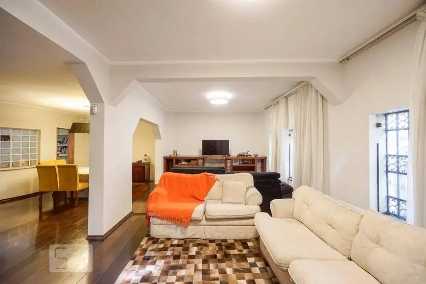 Foto 1 de Casa com 3 Quartos para alugar, 540m² em Vila Carrão, São Paulo