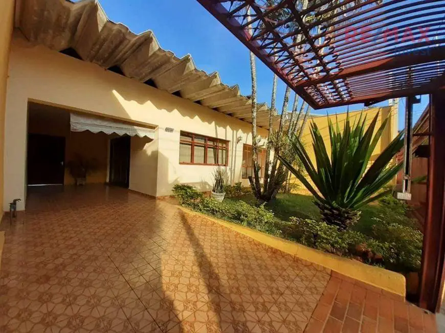 Foto 2 de Casa com 4 Quartos para alugar, 270m² em Centro, Botucatu