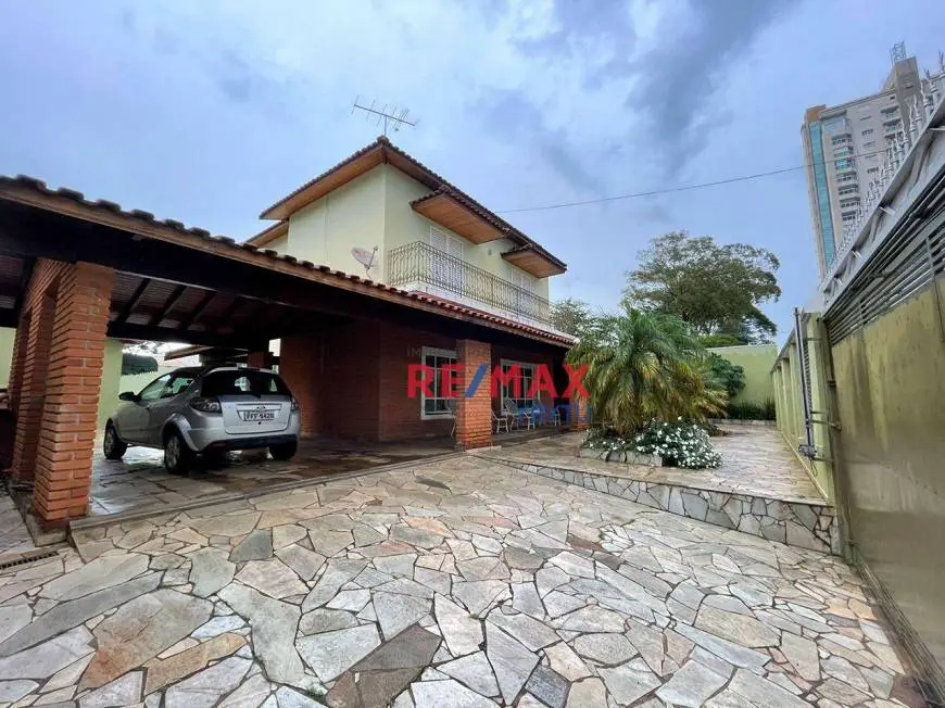 Foto 1 de Casa com 4 Quartos para alugar, 383m² em Chácara Floresta, Botucatu