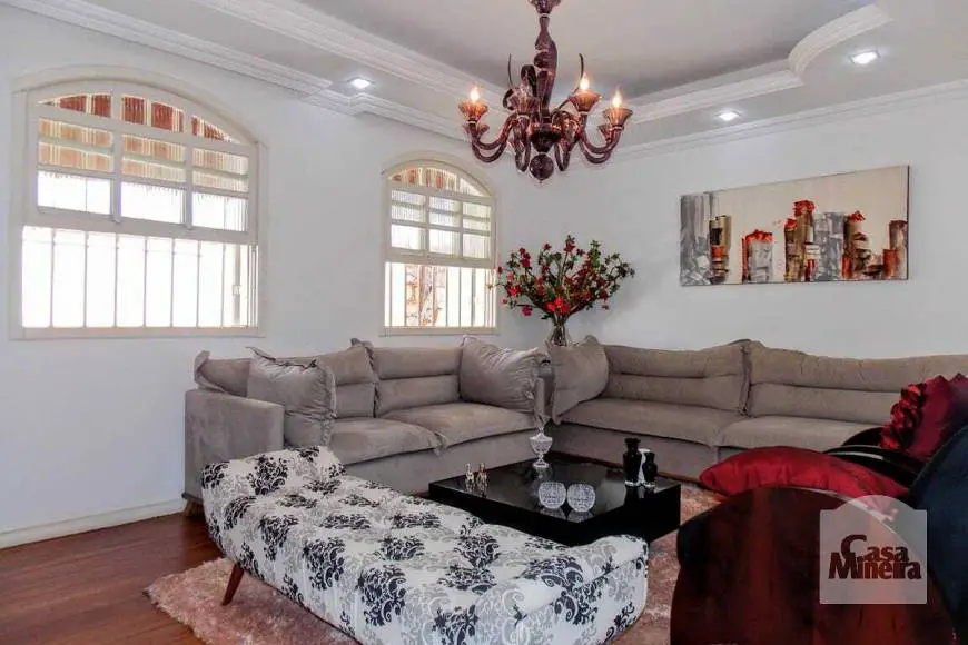 Foto 1 de Casa com 4 Quartos à venda, 295m² em Milionários, Belo Horizonte