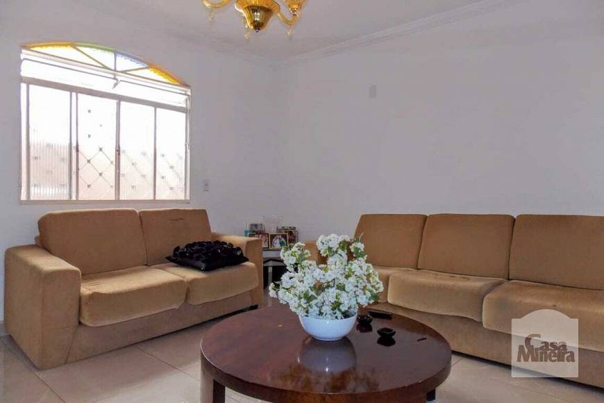 Foto 3 de Casa com 4 Quartos à venda, 295m² em Milionários, Belo Horizonte
