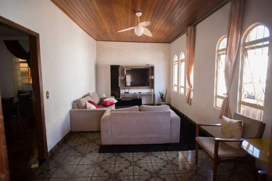 Foto 1 de Casa com 3 Quartos à venda, 160m² em Jardim Palermo, Londrina