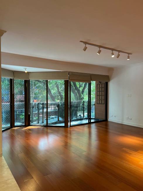Foto 1 de Apartamento com 3 Quartos para venda ou aluguel, 173m² em Itaim Bibi, São Paulo