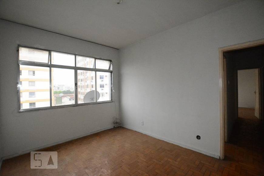 Foto 2 de Apartamento com 3 Quartos à venda, 75m² em Olaria, Rio de Janeiro